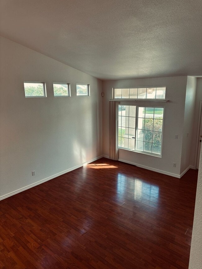 Building Photo - Nice Home For Rent!