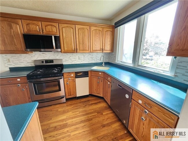 Building Photo - 254 Sayre Dr
