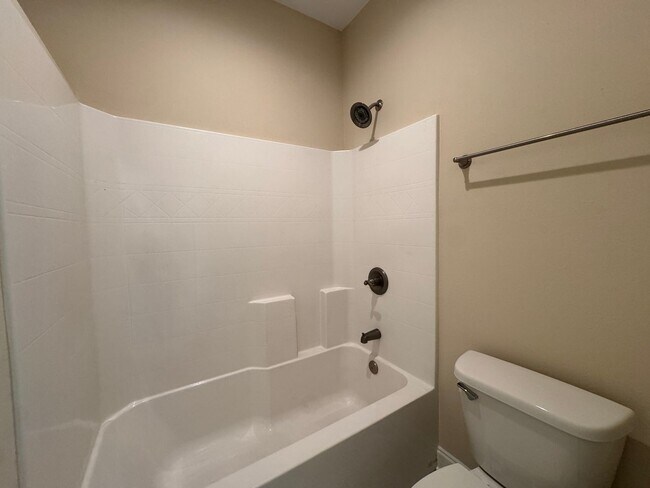 Building Photo - $500 OFF in NOVEMBER: Move-In Special!