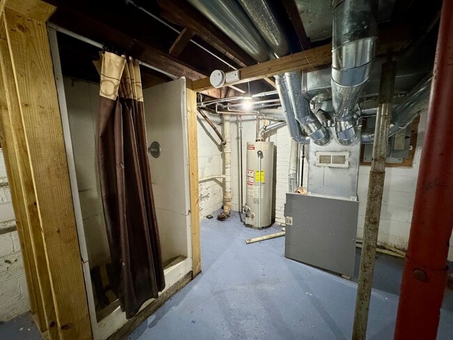 Building Photo - Updated 3BR Townhome Across from Stephens Park