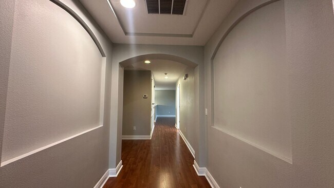 Building Photo - 418 Brentwood Club Cove