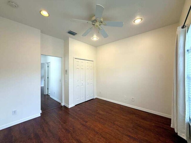 Building Photo - 9512 Greenpointe Dr