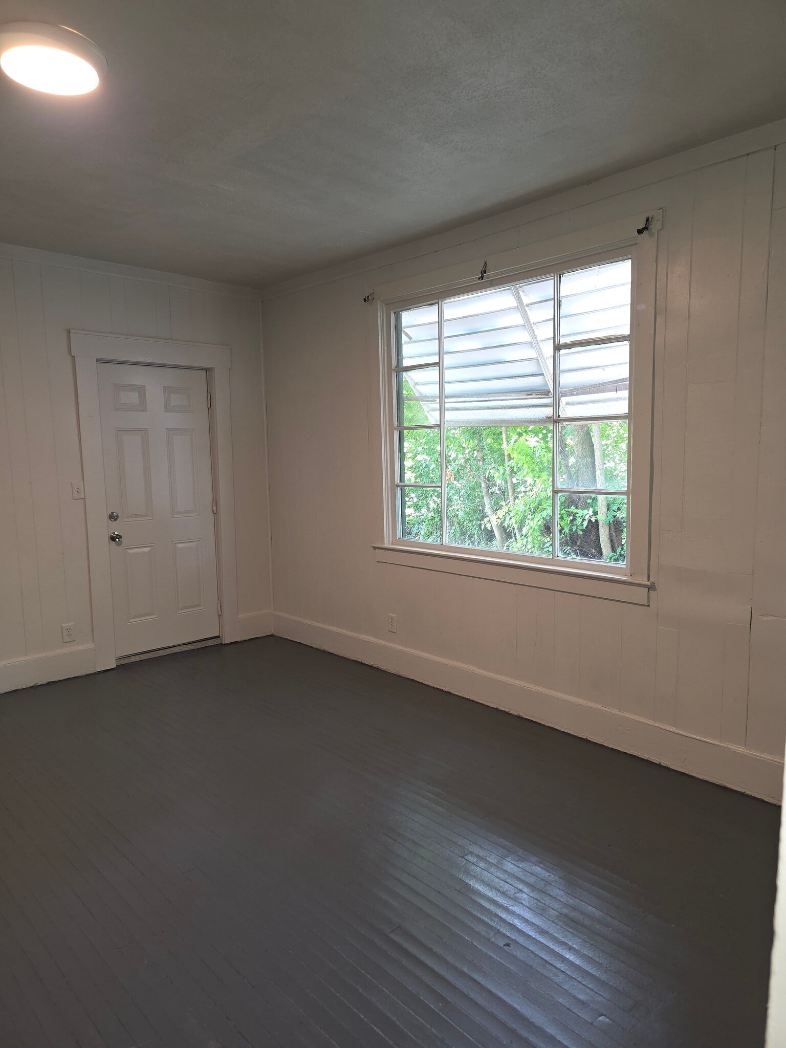 Living room - 211 S Western Ave