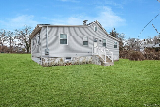 Building Photo - 364 Dogwood Rd W