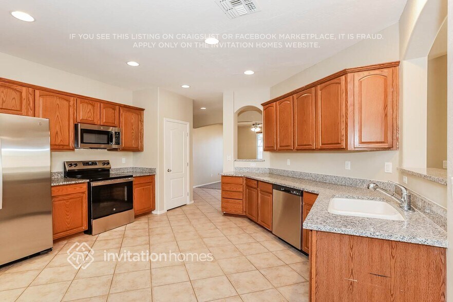 Building Photo - 17682 W Cavedale Dr