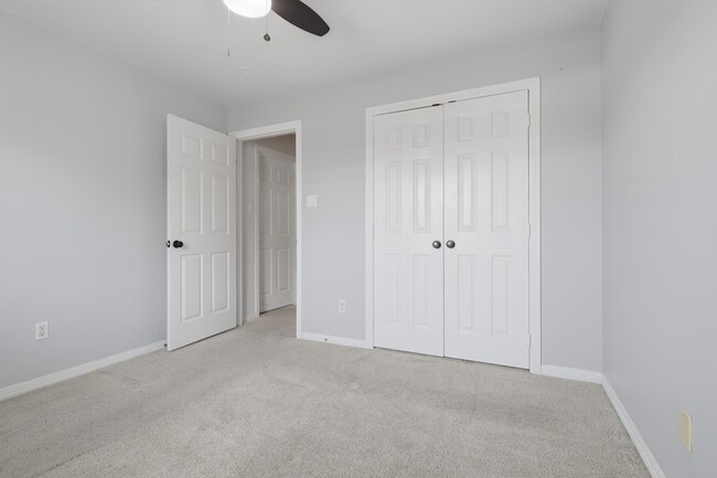 Building Photo - 9419 Stonehouse Ln
