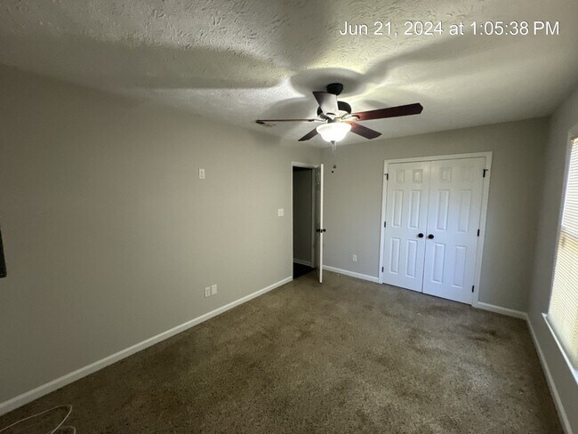 Building Photo - 5032 Shimmer Dr
