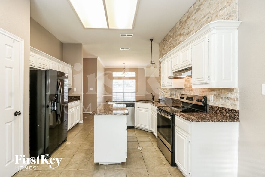 Building Photo - 9037 San Joaquin Trail