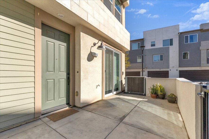 Building Photo - 27116 Valley Oak Pl