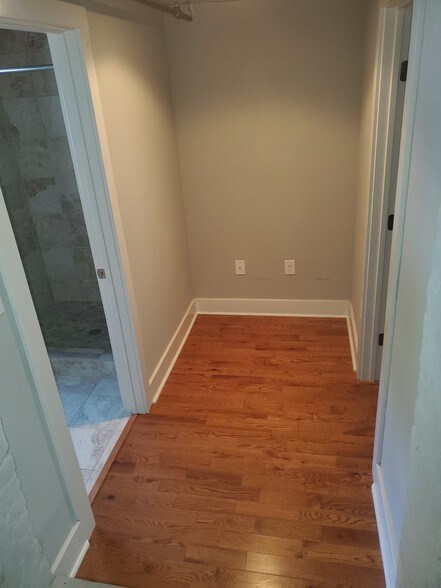 Master Nook - 1016 Jefferson St