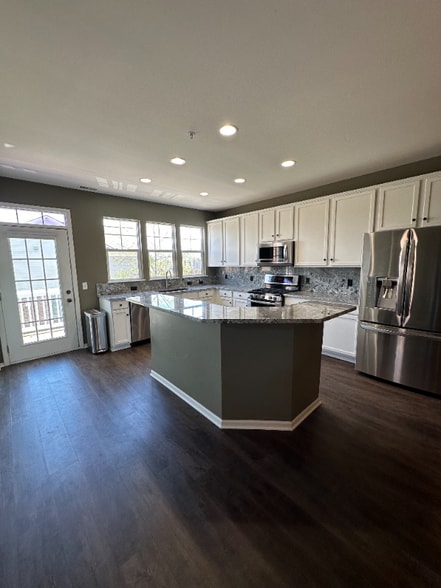 Building Photo - 385 Windmill Dr