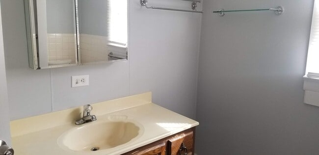 Building Photo - Townhouse in Downtown Smyrna - $1600.00 per Month!