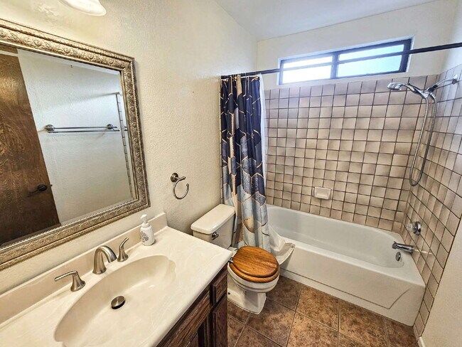 Building Photo - 413 Mt Rainier Pl