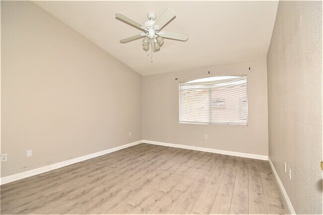 Building Photo - Stunning 1 Bed 1 Bath Condo On 2nd Floor at Opulence!