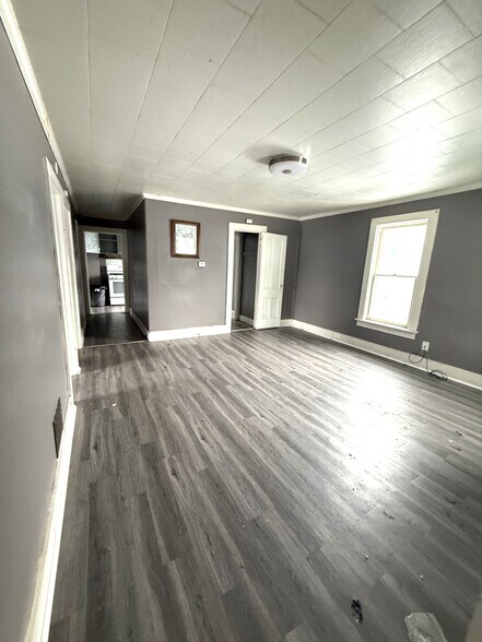 Building Photo - 428 E 27th St