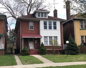 Building Photo - Perfect, first floor two bedroom flat grea...