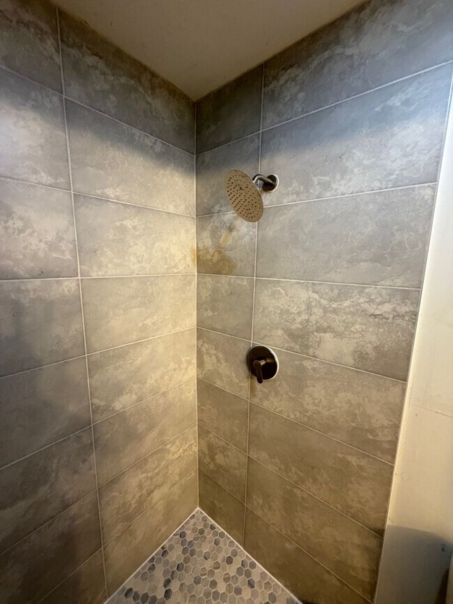 Building Photo - Southside Estates Beauty!  3 Bedrooms 2 Bathroom