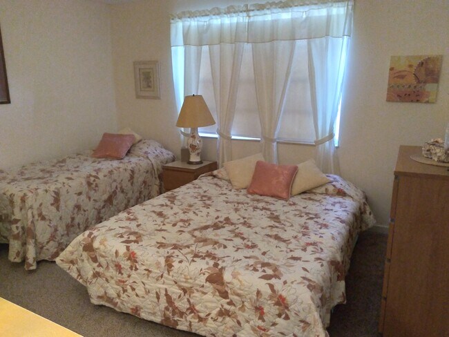 2nd Front bedroom - 131 SE 3rd Ave
