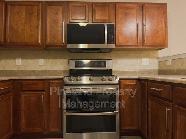 Building Photo - 395 Americana Dr