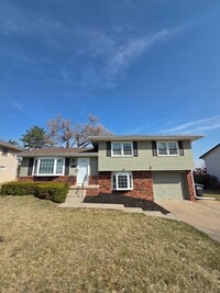 Building Photo - 3 bed, 2 bath, 1 car garage, fenced backyard, newly remodeled!