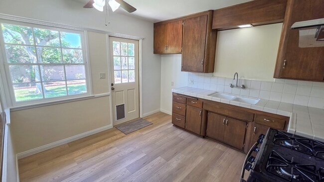 Building Photo - 2 Bed 1 Bath House By Michigan Park Available Now!