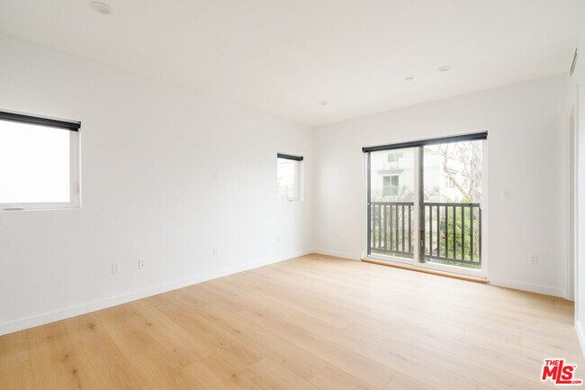 Building Photo - 1201 N McCadden Pl