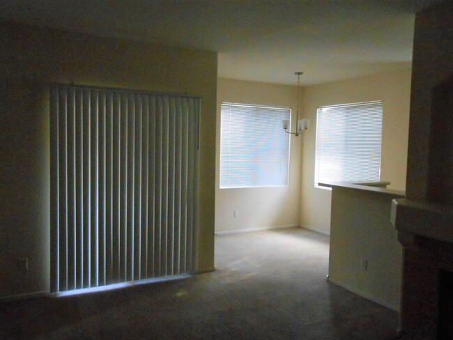 Building Photo - Spacious 2 bedroom Condo in The Falls