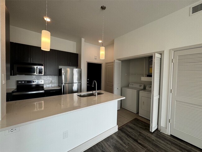 Building Photo - 2222 Smith St