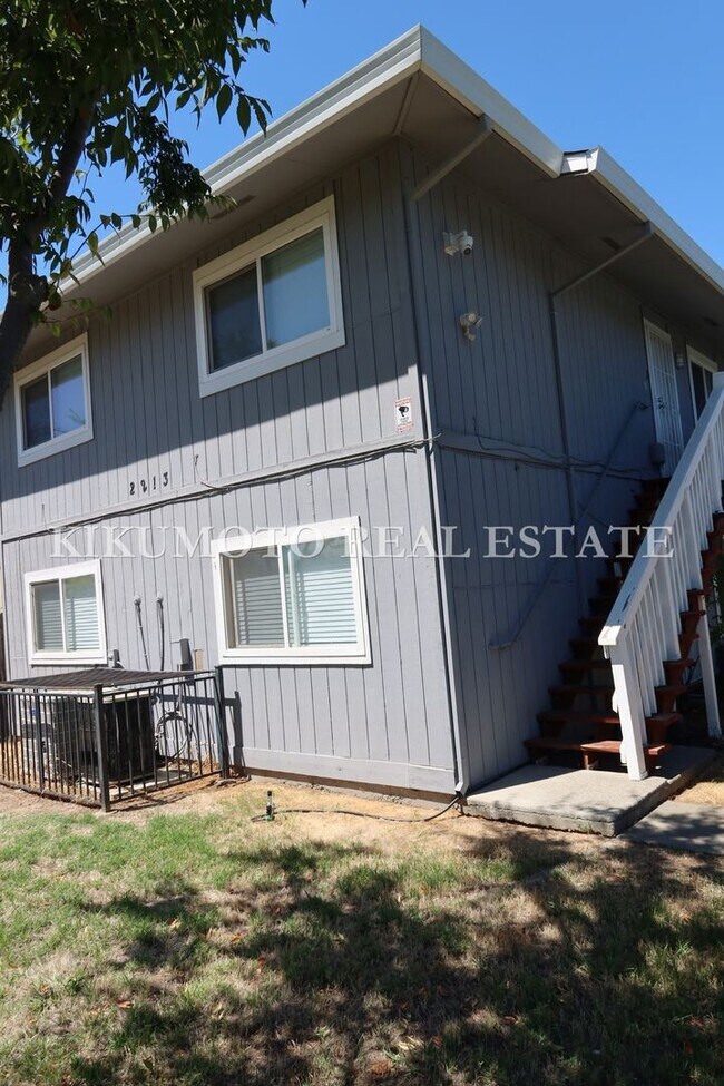 Building Photo - 2213 15th Ave