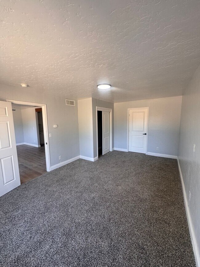 Building Photo - Single Family Home