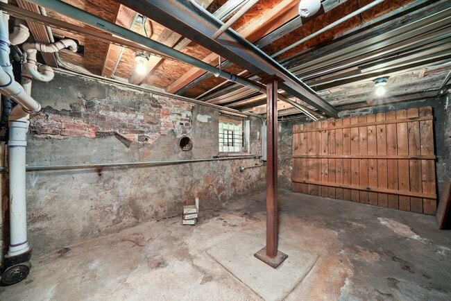 Building Photo - 6540 S Vernon Ave