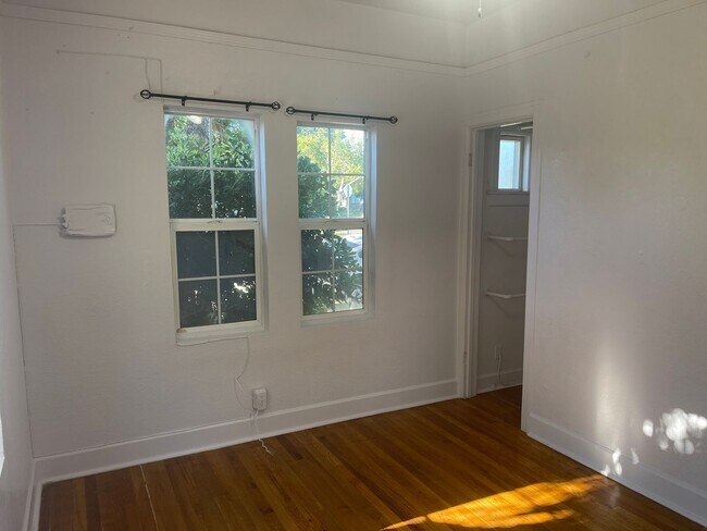Building Photo - Cozy 2 bedroom bungalow home near UOP