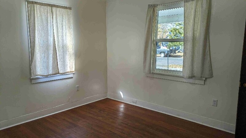 Building Photo - 1010 4th Ave S