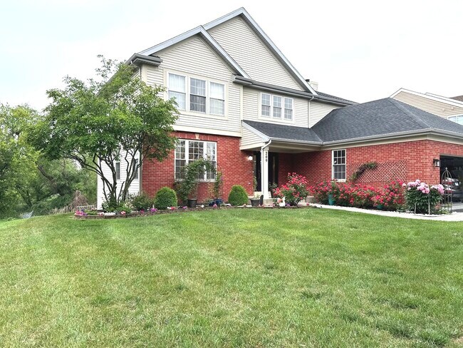 Building Photo - 209 S Pleasant Rd