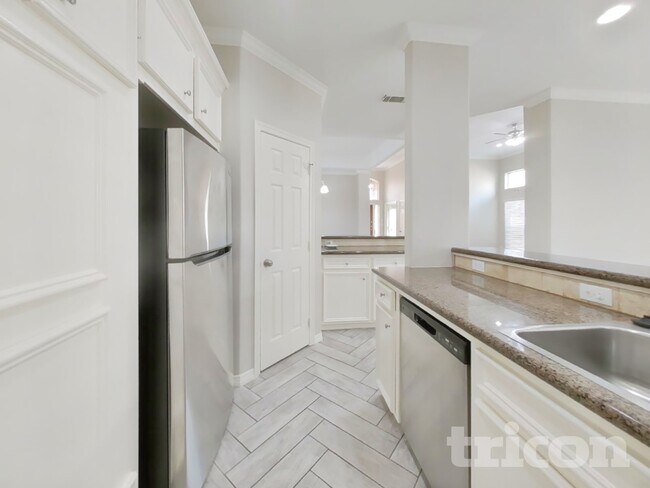 Building Photo - 6855 Tournament Dr