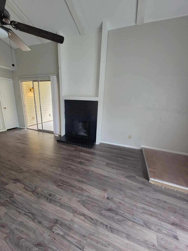 Building Photo - Discover the home and live like royalty!