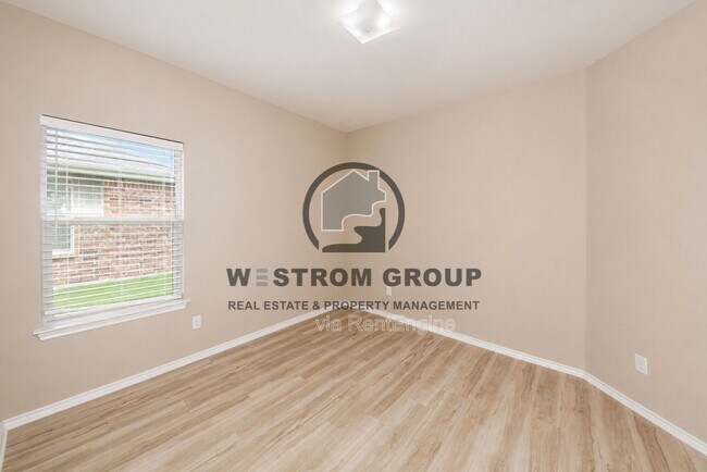 Building Photo - 3121 Hornbeam St