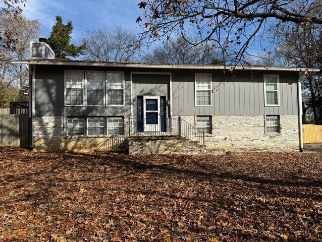 Primary Photo - ** Beautiful 4 bedroom House in Farragut Area **