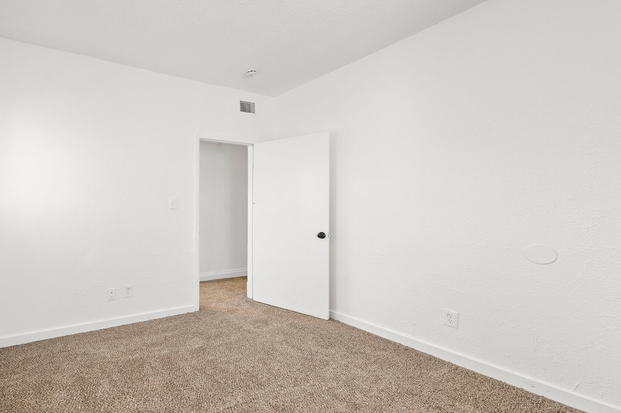 Building Photo - 2207 E 24th Ter