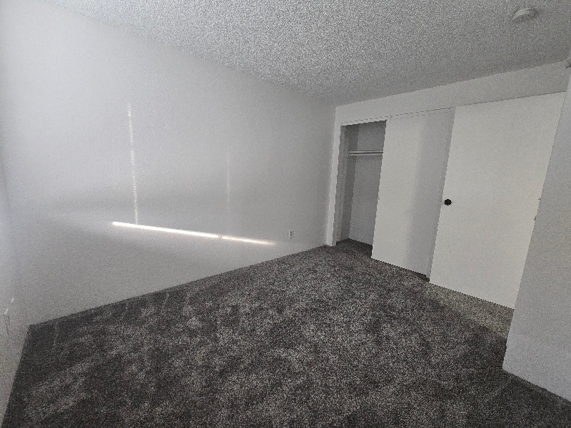 Building Photo - 1412 E 9th St