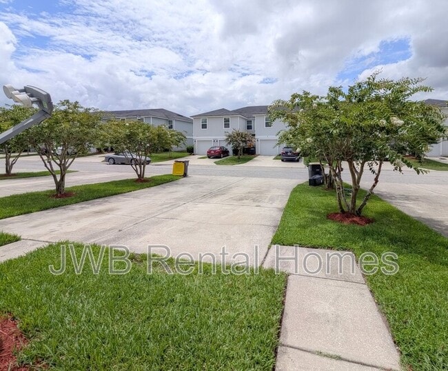 Building Photo - 8475 McGirts Village Ln
