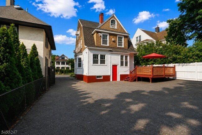 Building Photo - 165 Claremont Ave