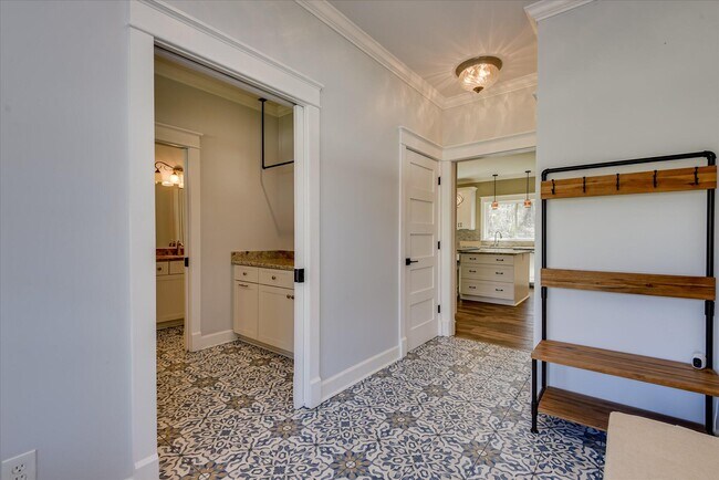 Building Photo - 400 Rish Store Rd