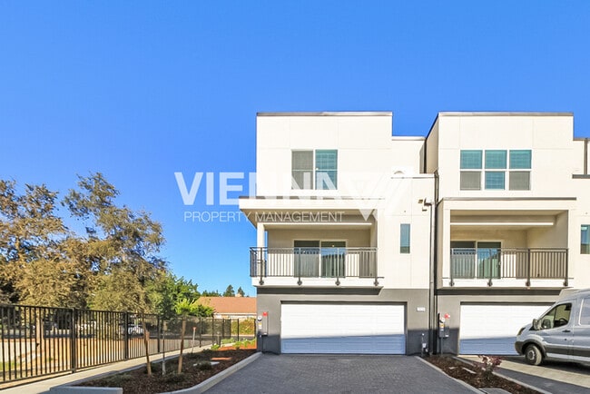 Building Photo - 7976 Quiet Knolls Dr