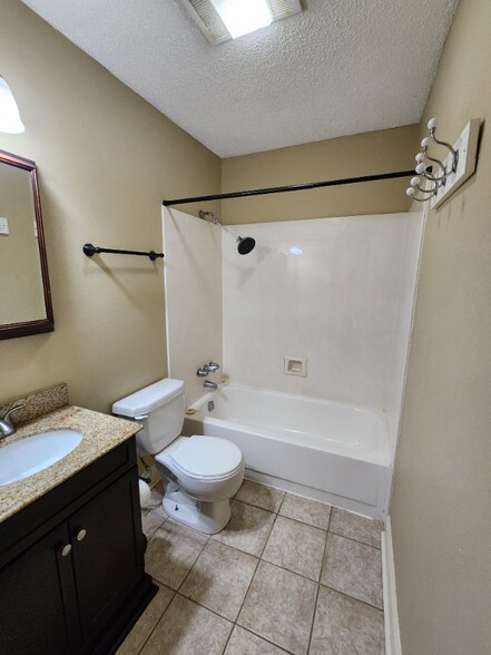 Building Photo - 4780 Pontchartrain Dr