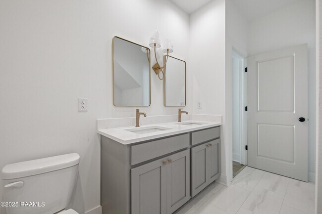 Building Photo - 210 Steiner Oaks