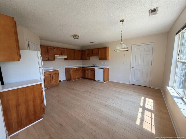 Building Photo - 908 Mourning Dove Pl