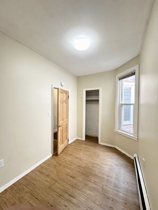 Building Photo - 281 Ontario St