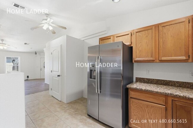 Building Photo - 10452 W Arivaca Dr