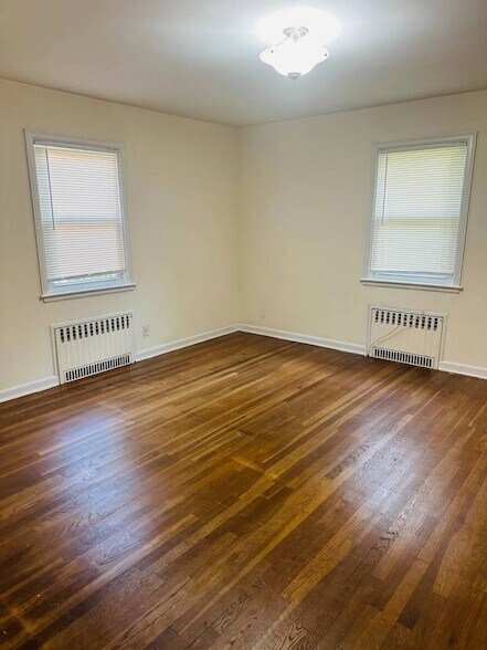 Building Photo - 75 Elm Ave